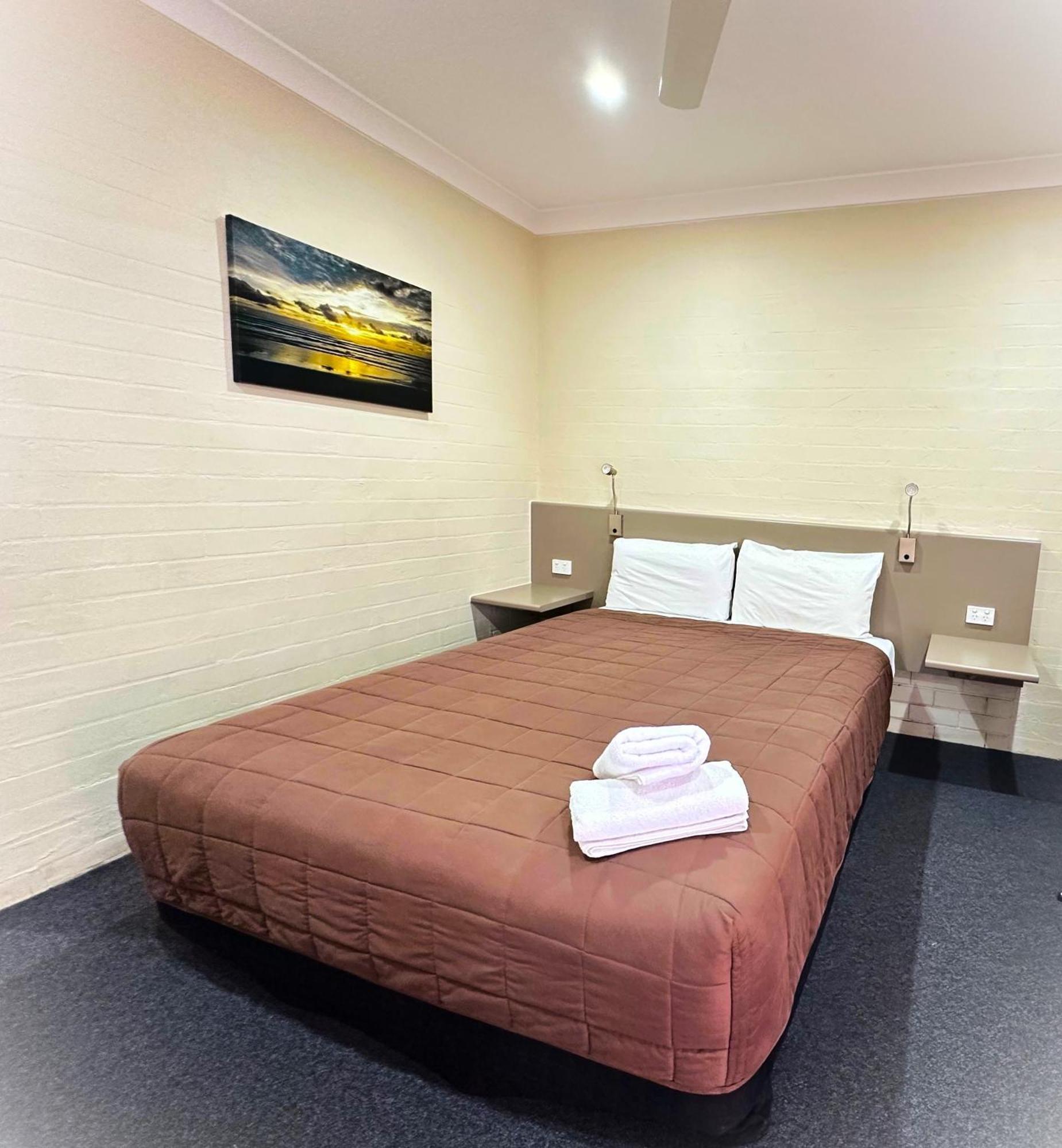 Sapphire City Motor Inn Инверелл Экстерьер фото